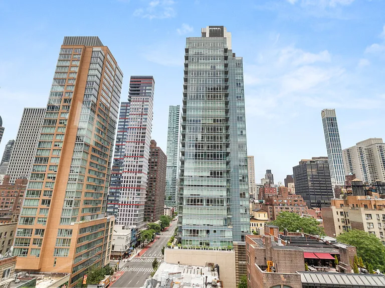 305 E 51st St #10D — Photo 5