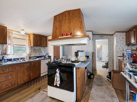 5th image of 226 COUNTY ROAD 575