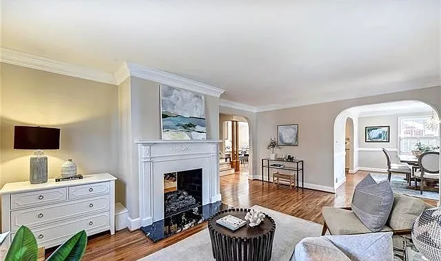 3 bed, 2.5 bath, 3268 sqft, $2,377 — Photo 2