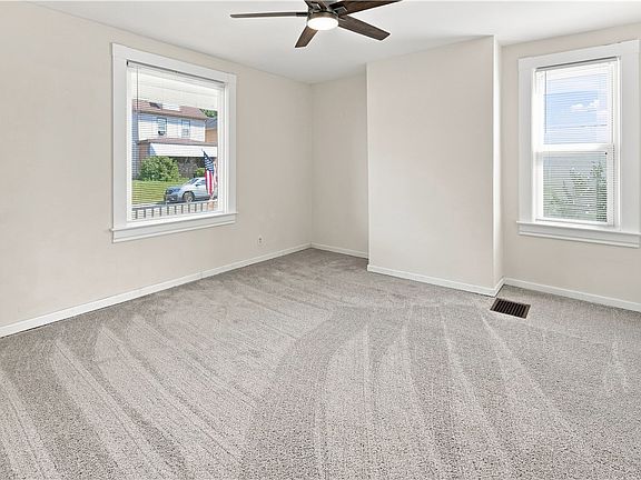 4th image of 906 Summit St