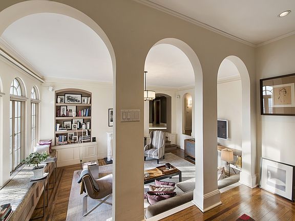 5th image of 35 E 9th St #65
