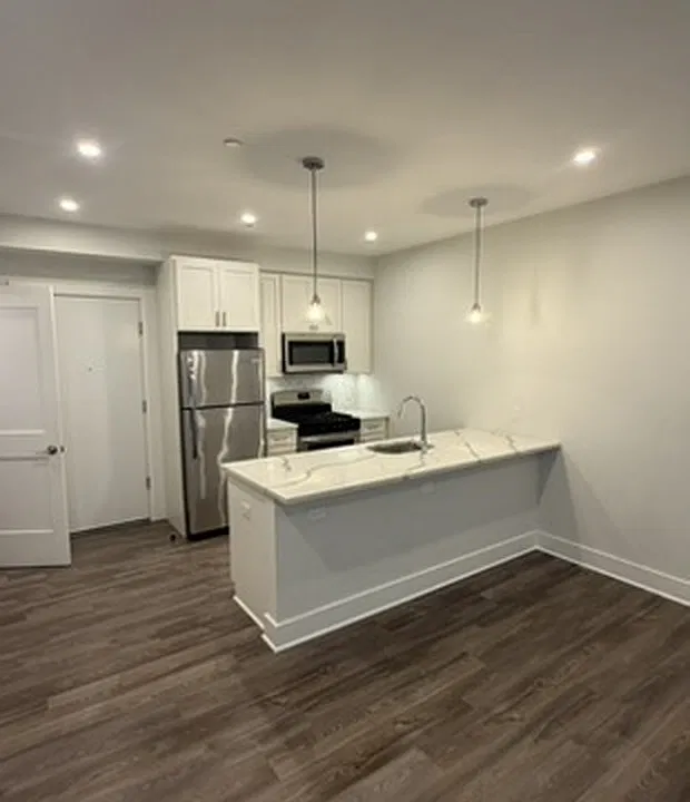 658 Grand St #204