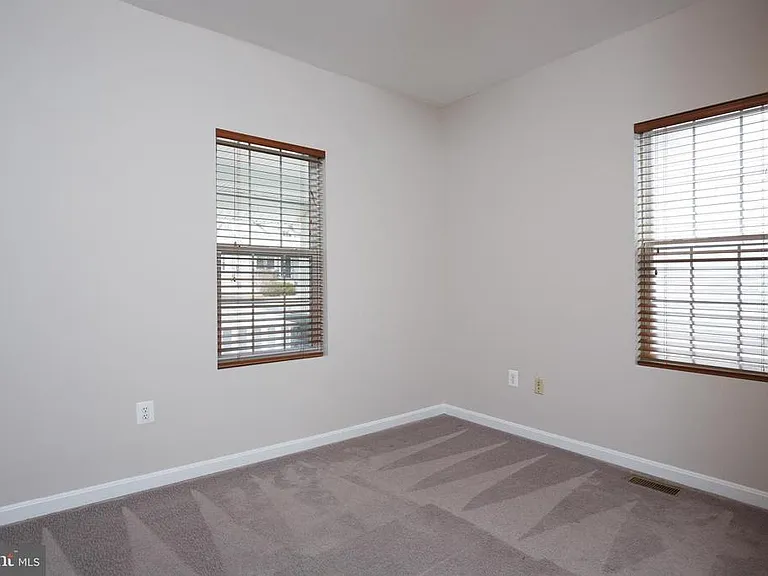 First floor bedroom wihtout furniture