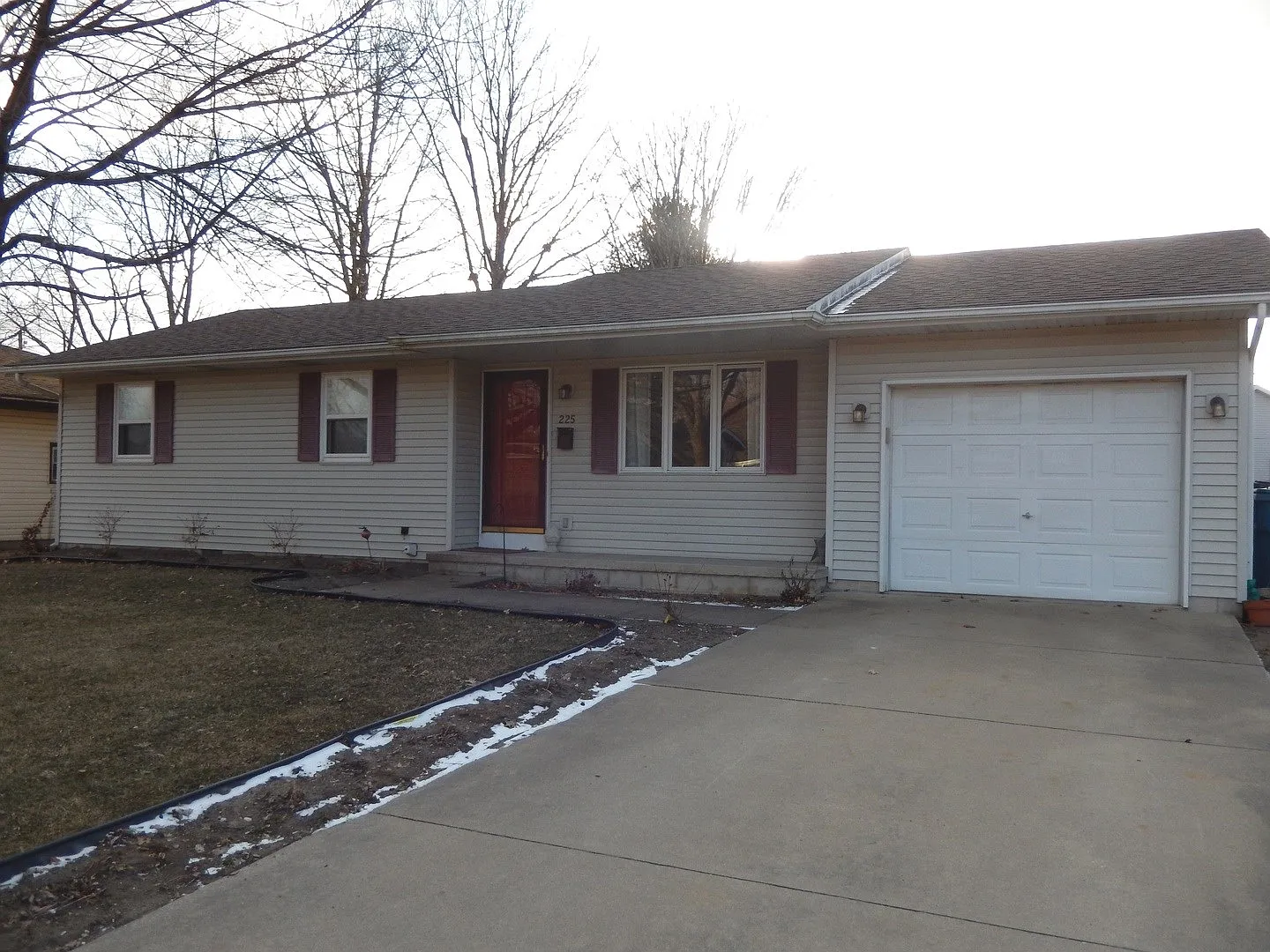 225 Cherry Ln photo 1