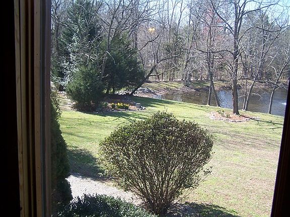 4th image of 226 Acorn Dr