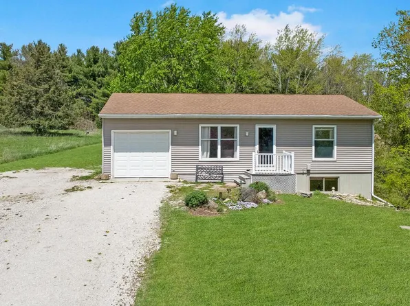 8402 368 AVENUE, Burlington, WI 53105