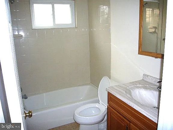 5th image of 136 E Park Ave #2