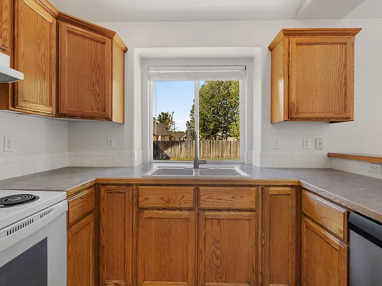 2114 E Olympic Ave — Photo 9