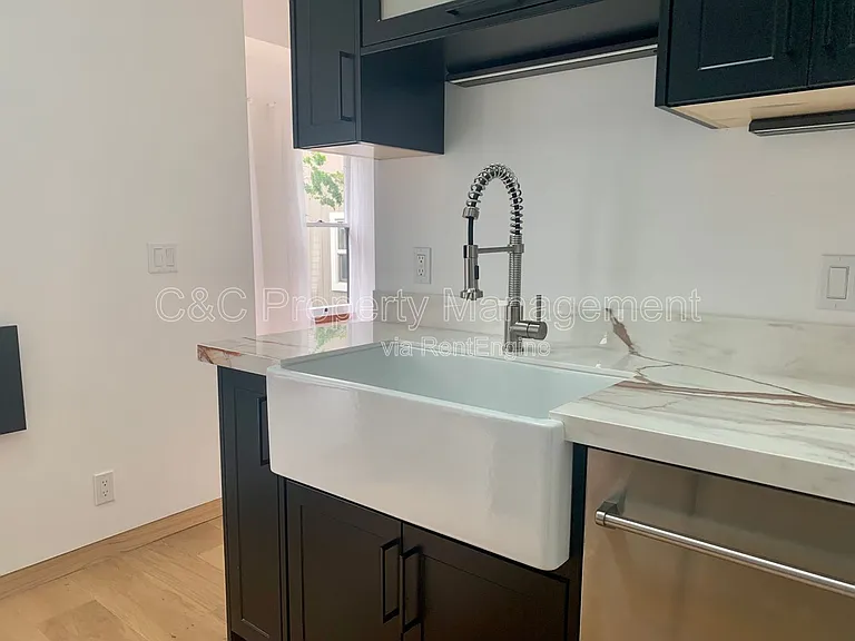 318 18th St #B — Photo 8