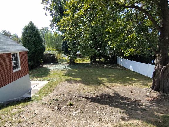 5th image of 324 Valley View Rd