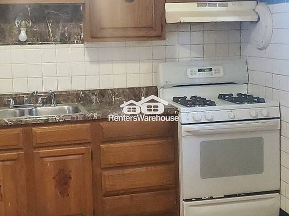 5th image of 2537 Shannonaire Dr