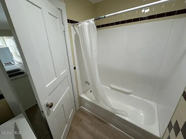 16 Caroline St #12 — Photo 6