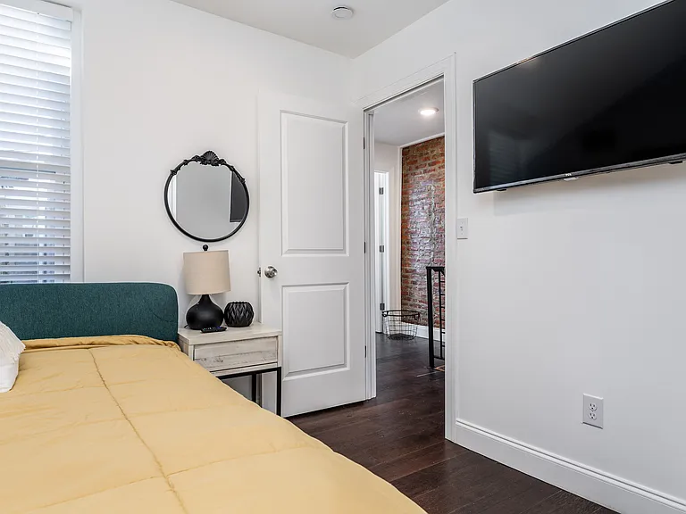 1540 N Hollywood St — Photo 15