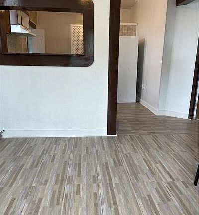 2nd image of 835 Newton St