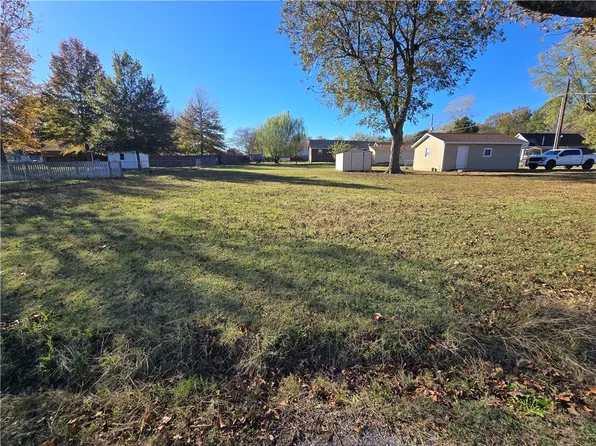 555 Lincoln Ave #11, Lincoln, AR 72744