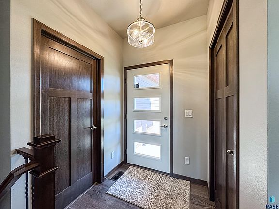 3rd image of 6805 E Smyrna Cir