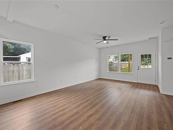3rd image of 2647 Reid St