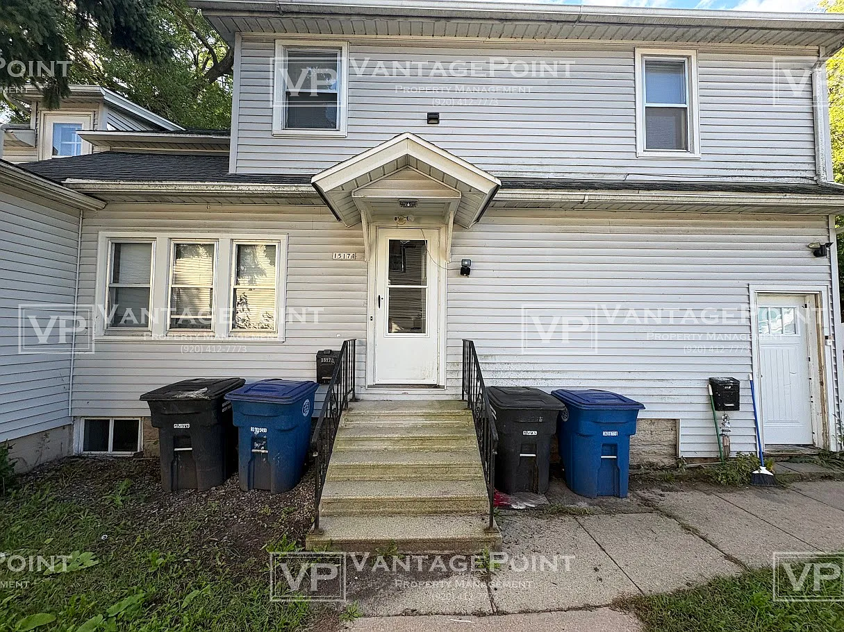 1517 Oregon Street - Upper — Photo 2
