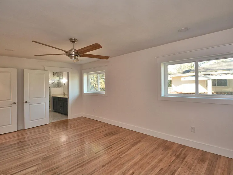 109 Edgemont Dr — Photo 25