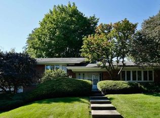 2 Pine Tree Ln, Albany, NY 12208