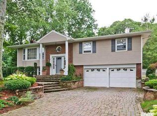 14 New Mill Rd, Smithtown, NY 11787