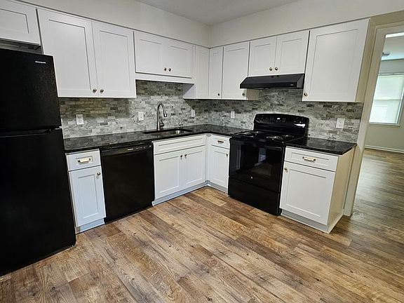 4th image of 605 Brookdale Dr #B