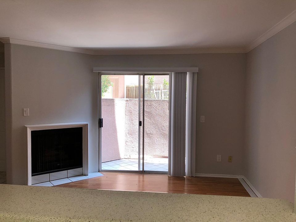 1st image of 12659 Moorpark St APT 18