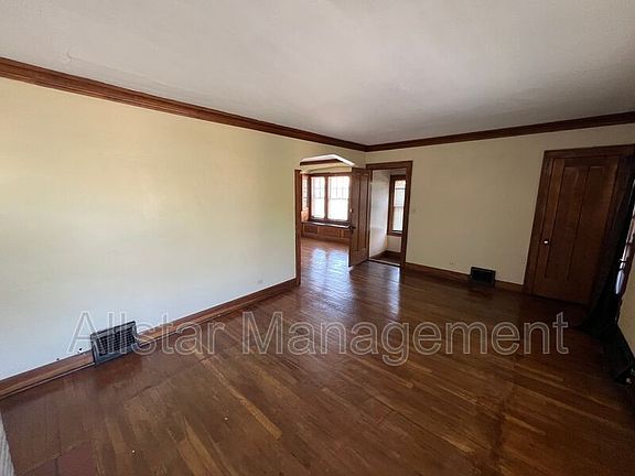 3rd image of 17200 Grovewood Ave #Up