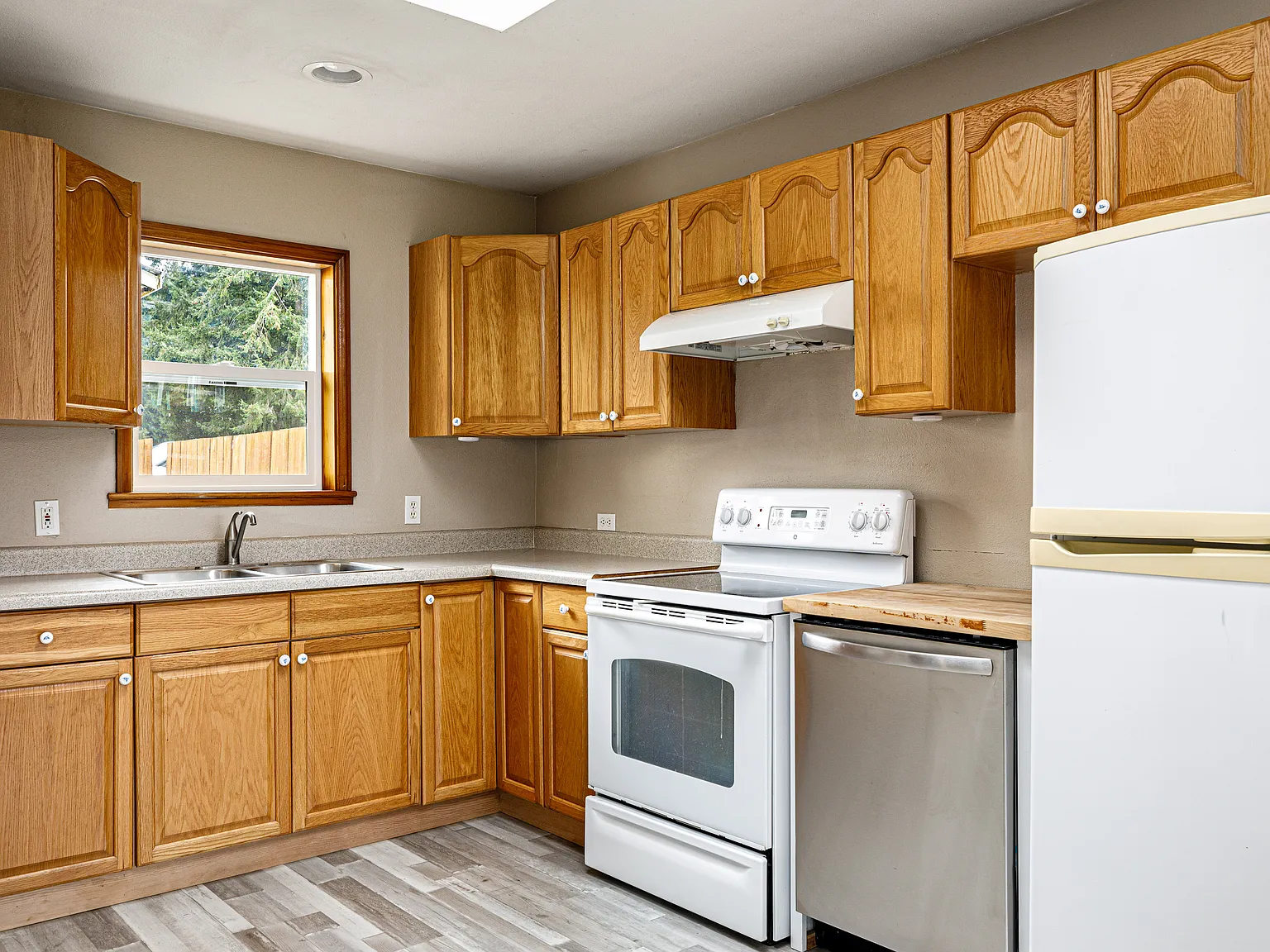 2 bed, 1000 sqft, $2,200 — Photo 3