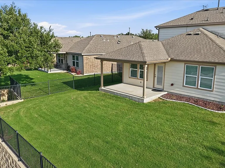 816 Hamilton Ln — Photo 35