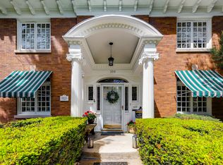 300 Vincent Pl, Elgin, IL 60123