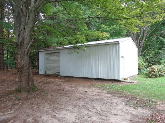 Pole barn 25x40 with concrete floor, electric and 10x10 door.
