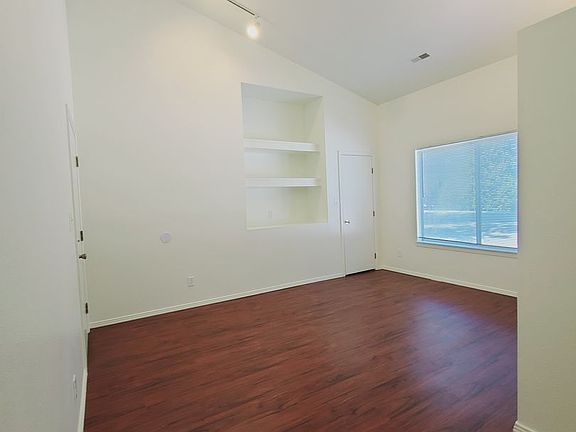 3rd image of 606 W Hays St #B