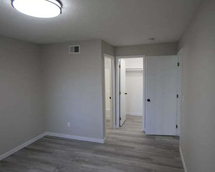 36 Plex - Village Green Apartments — Photo 26