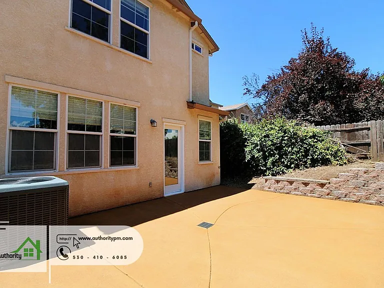 2109 Vienna Way — Photo 25