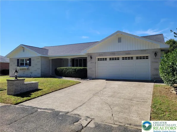 2443 High Point Dr, Bethlehem, PA 18017