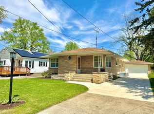 1128 Somonauk St, Sycamore, IL 60178