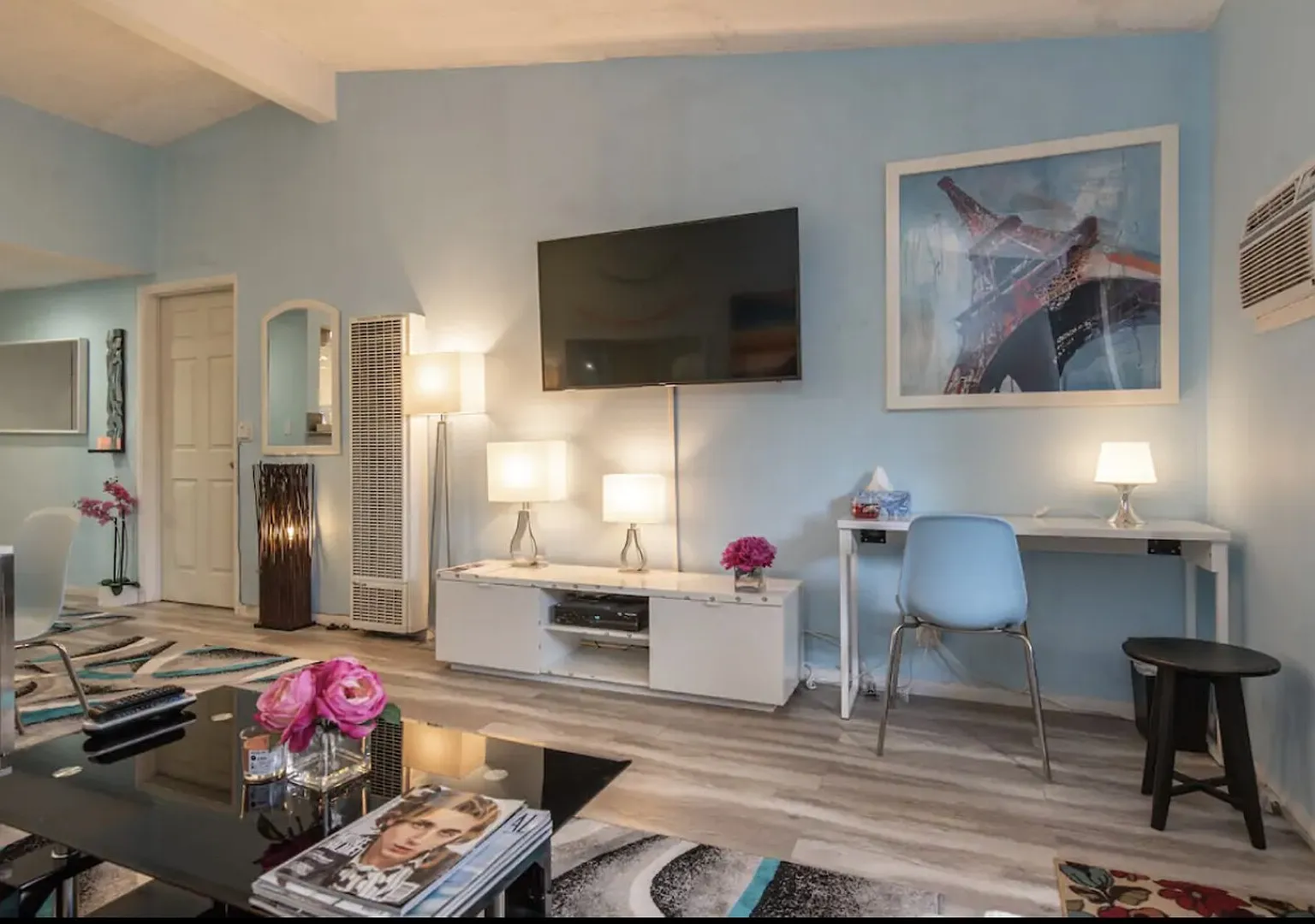 Comfy Chic 2bd/1ba Apartment Fully Furnished Home With Private Patio — Photo 4