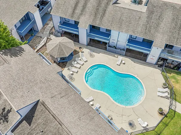 ROOKWOOD GOLF APARTMENTS, 13151 Walden Rd #222, Montgomery, TX 77356