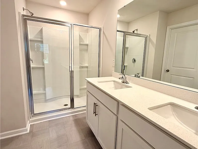 305 Robert Pl — Photo 20