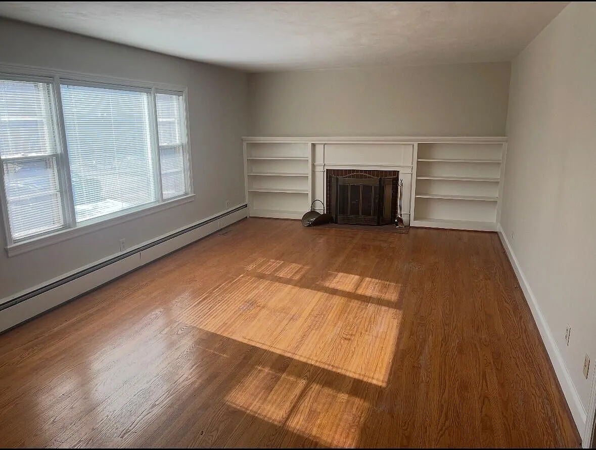 Building Photo - 2615 Laburnum Ave SW
