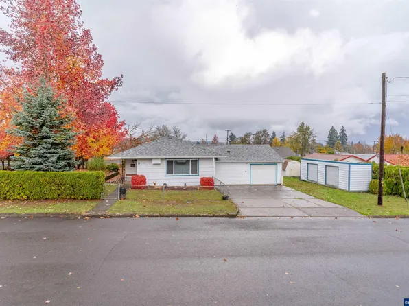 860 SW Cherry St, Dallas, OR 97338