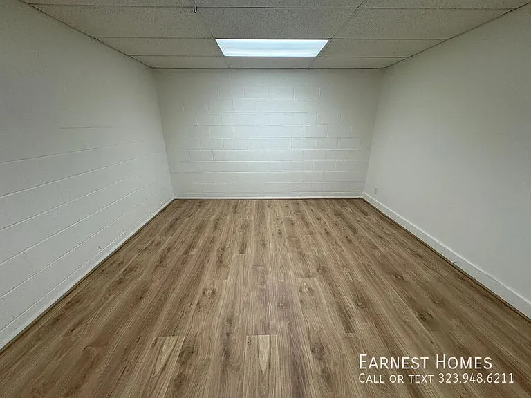 18347 Saticoy St #31 — Photo 37