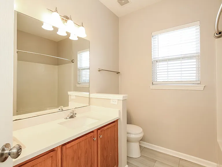 8704 Rozumny Dr — Photo 15