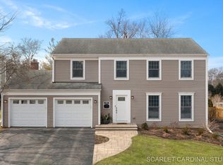 1510 Foothill Ct, Wheaton, IL 60189