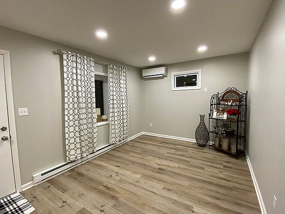5th image of 325 Slocum St
