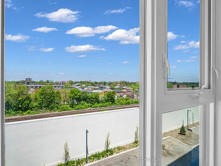 858 Dupont St #409 — Photo 17