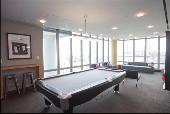 Rented by R New York | media 21