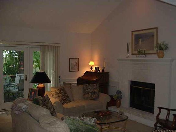 3rd image of 8126 N Foxchase Cir