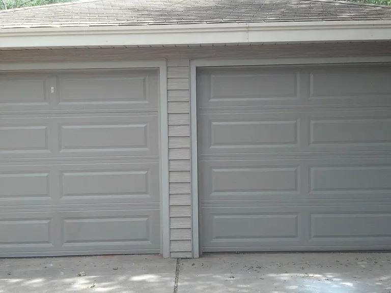 DETACHED GARAGE. UNIT ON LEFT